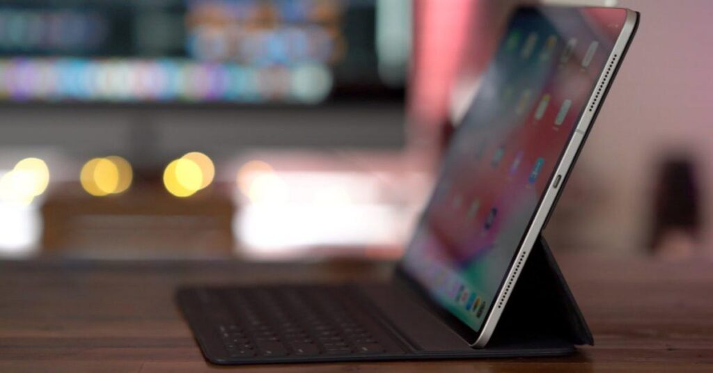 2018 iPad Pro Smart Keyboard Folio on Desk1